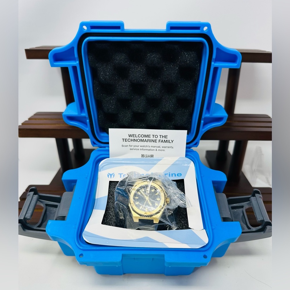 Technomarine Women's Watch Coral Legacy Quartz TM-416056 With Dive Case $440